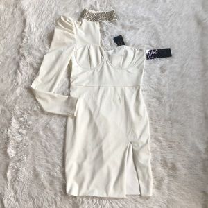 Kaylee Kollection NWT white one shoulder bodycon dress with choker stud neck 🔥